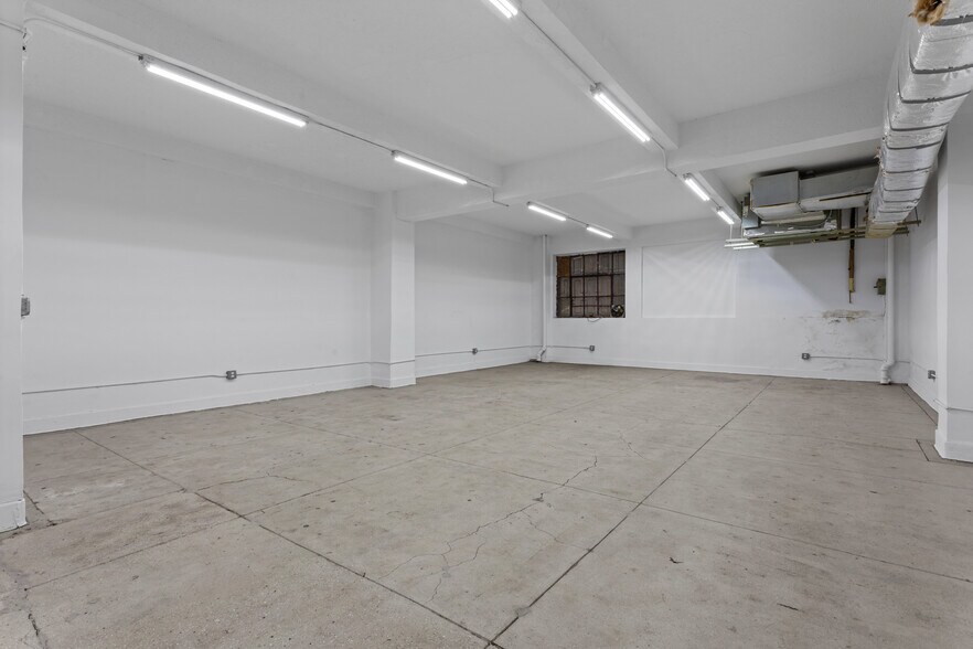 More Photos Of 218 W 37th St, New York Office For Lease