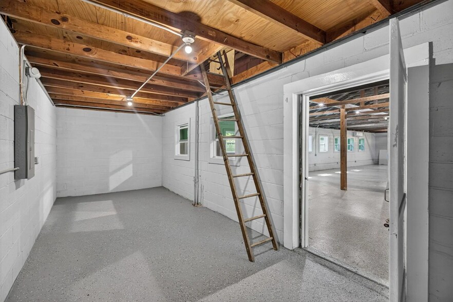 More Photos Of 520 Reinhardt College Pky, Canton Auto Repair For Lease