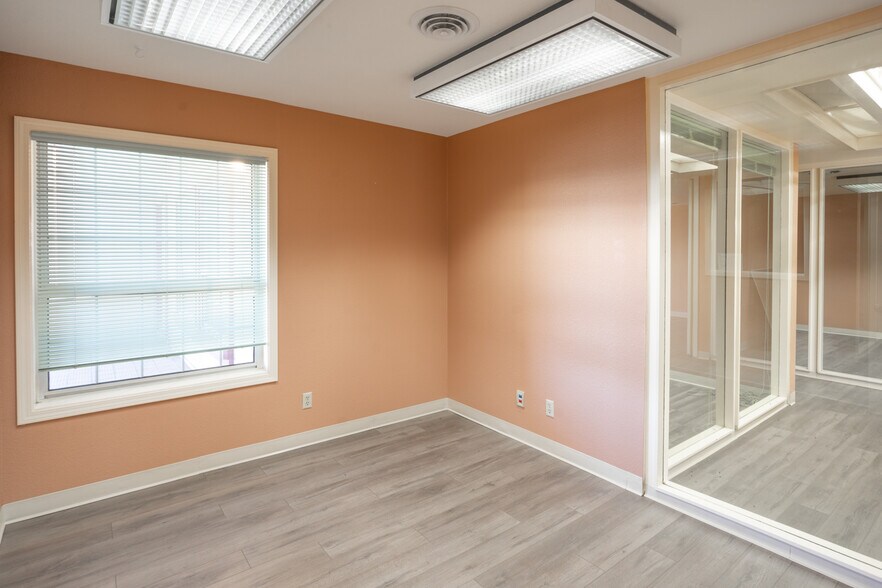 More Photos Of 1227 Bridge St, Yuba City Office For Sale