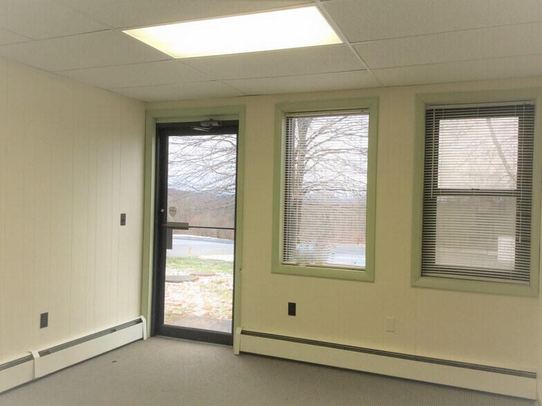 More Photos Of 25 Gramar Ave, Prospect Warehouse For Lease