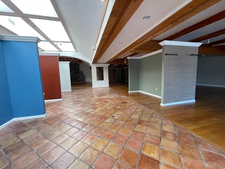 More Photos Of 9405 Kenwood Rd, Cincinnati Unknown For Lease