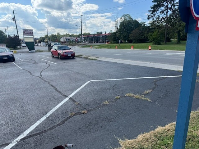 More Photos Of 7547 Williamson Rd, Hollins Storefront For Lease