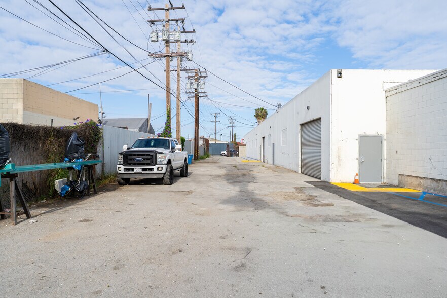More Photos Of 2728 N Slater Ave, Compton Warehouse For Sale