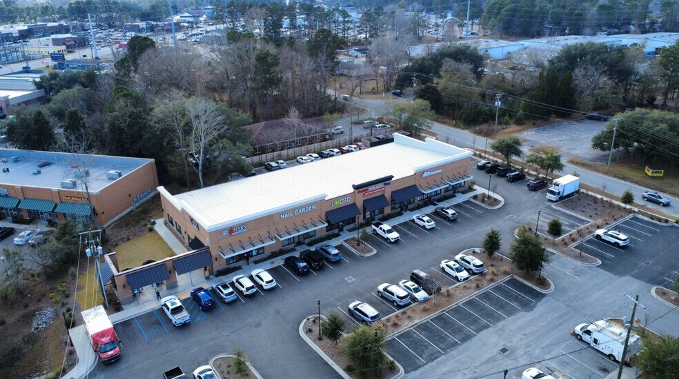 More Photos Of 143 Berkeley Cir, Summerville Storefront Retail Office For Lease