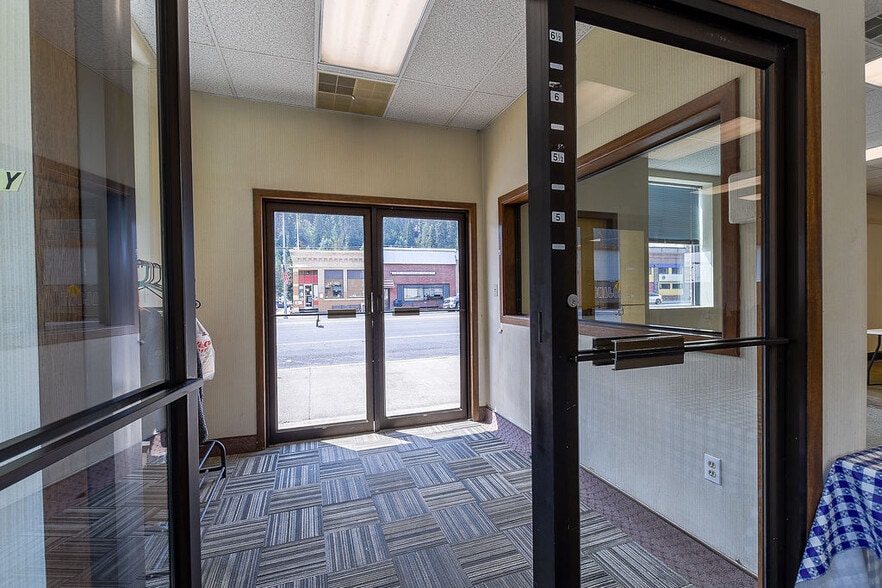 More Photos Of 424 S Main St, Troy Bank For Sale