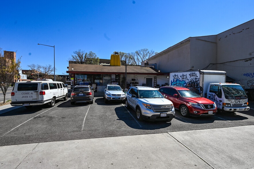 More Photos Of 700 V St NW, Washington Restaurant For Lease