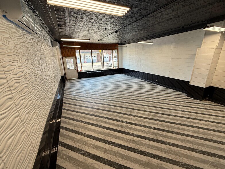 More Photos Of 21 E Marie St, Hicksville Storefront Retail Residential For Lease