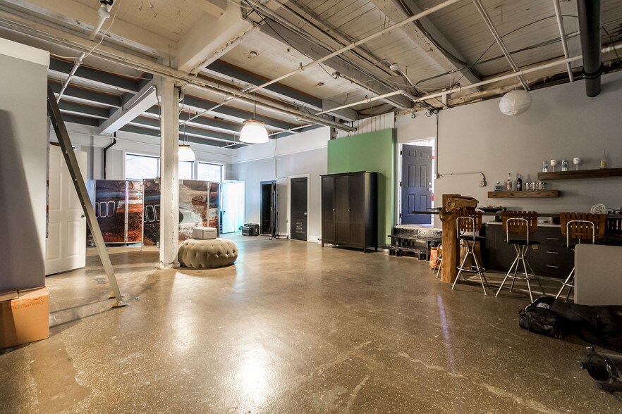 More Photos Of 2000 Brooklyn St, Detroit Office For Sale