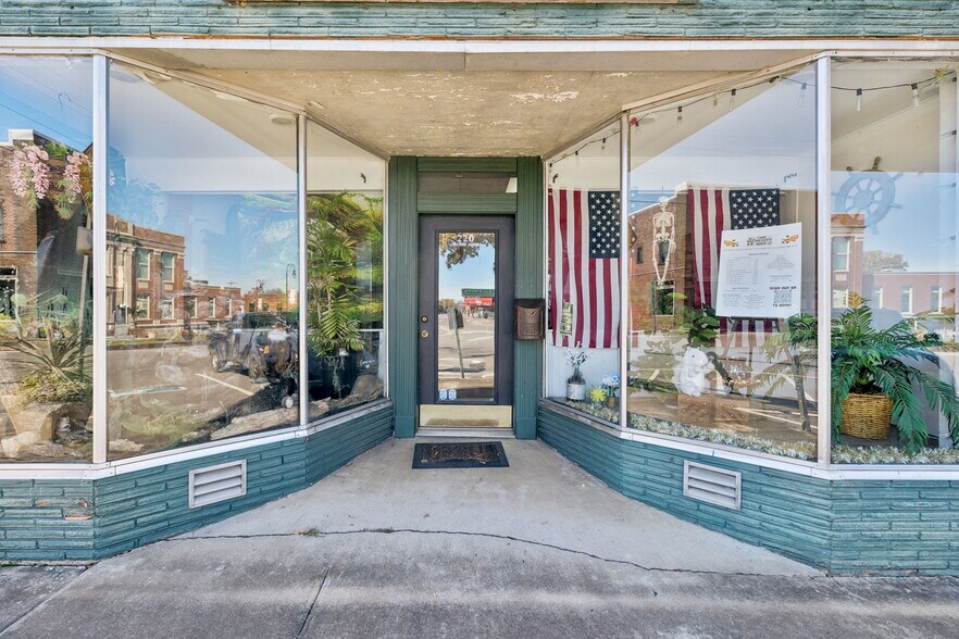 More Photos Of 220 Public Sq, Lafayette General Retail For Sale