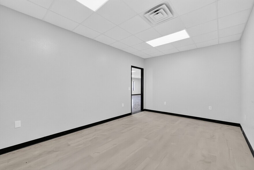 More Photos Of 16697 W Basin St, Odessa Industrial For Lease