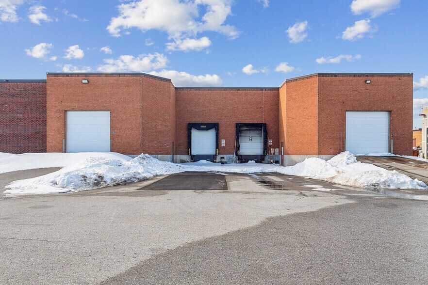 More Photos Of 6885-6895 Menway Ct, Mississauga Warehouse For Lease