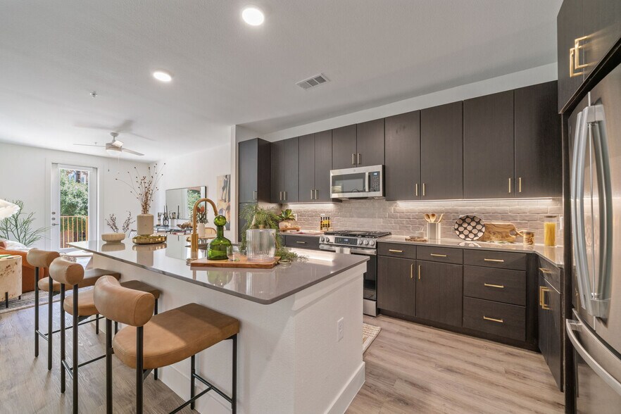 More Photos Of 2315 Navigation Blvd, Houston Apartments For Lease