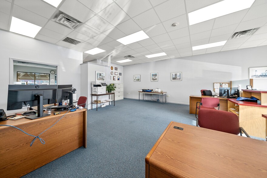 More Photos Of 180 Winter St, Bridgewater Unknown For Lease