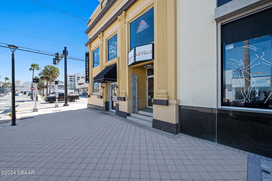 More Photos Of 546 Seabreeze Blvd, Daytona Beach Bar For Lease