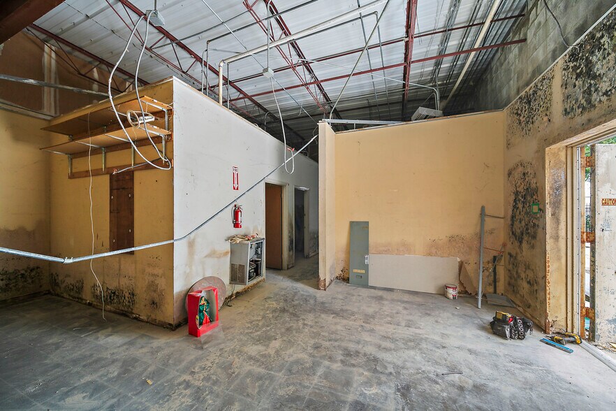 More Photos Of 10200 Almeda Genoa Rd, Houston Unknown For Lease