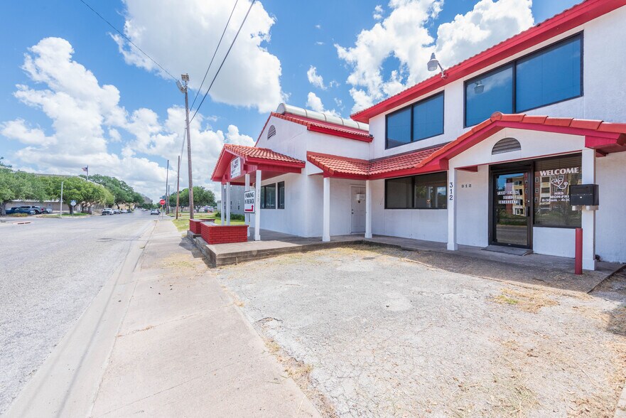 More Photos Of 312 E 2nd St, Alice Healthcare For Sale
