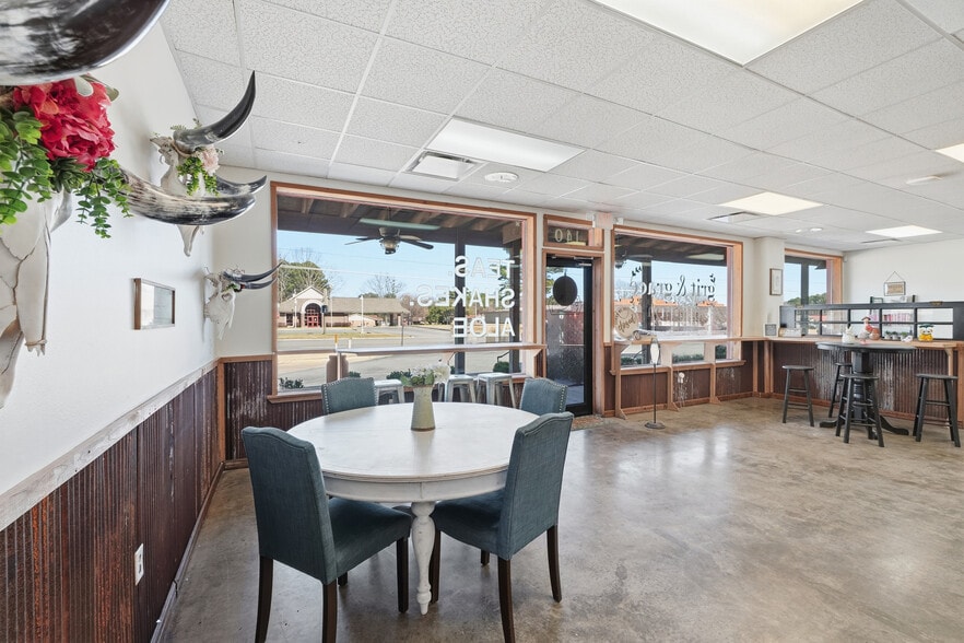 More Photos Of 7106 Dollarway Rd, White Hall Storefront Retail Office For Sale