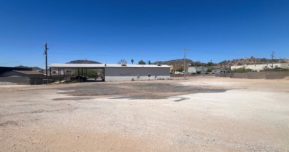 More Photos Of 11039 N Cave Creek Rd, Phoenix Contractor Storage Yard For Lease