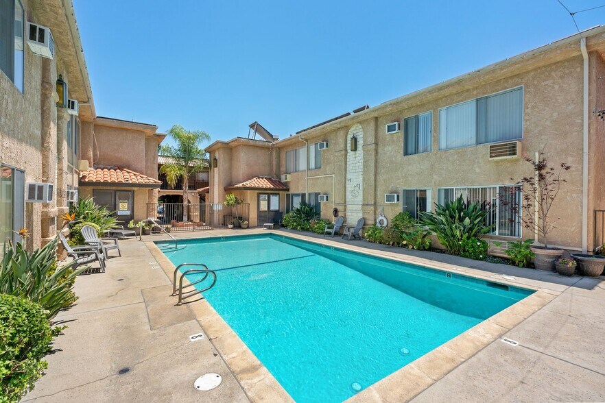 More Photos Of 10625 Petit Ave, Granada Hills Apartments For Sale