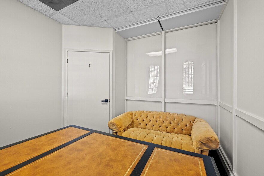 More Photos Of 325 Candler Rd, Atlanta Coworking Space