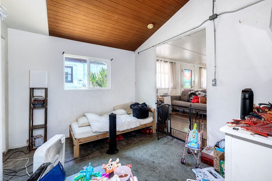 More Photos Of 4918 Del Monte Ave, San Diego Multifamily For Sale