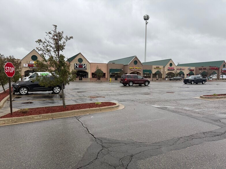 More Photos Of 21300-21384 Hall Rd, Clinton Township Freestanding For Lease