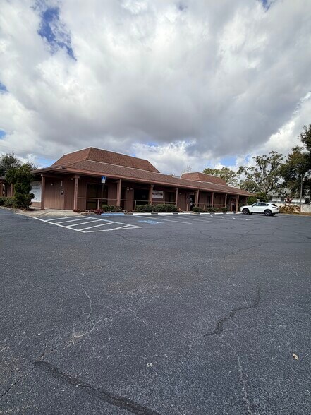 Primary Photo Of 6725 Cedarridge Dr, Zephyrhills Medical For Lease