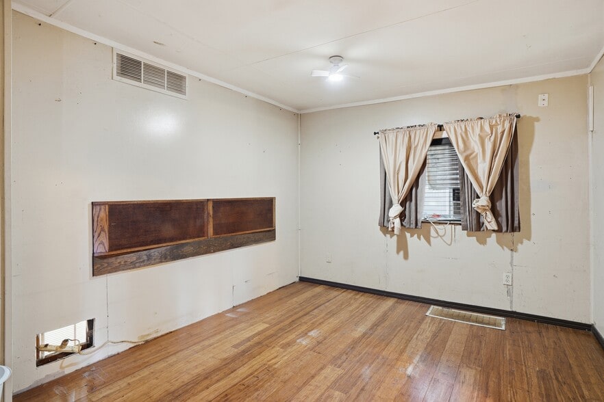 More Photos Of 1710 Bryant St, Vancouver Land For Sale