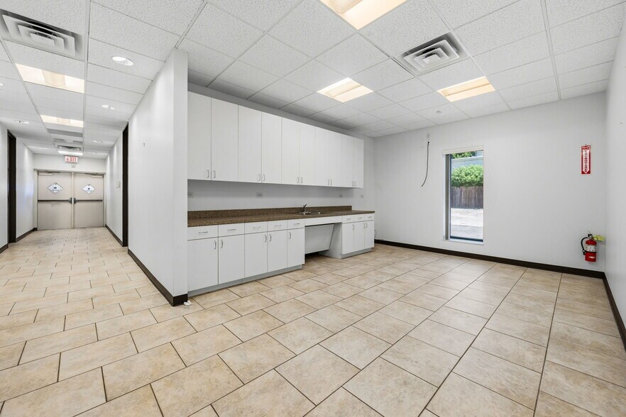 More Photos Of 901 W 18th St, Houston Warehouse For Sale