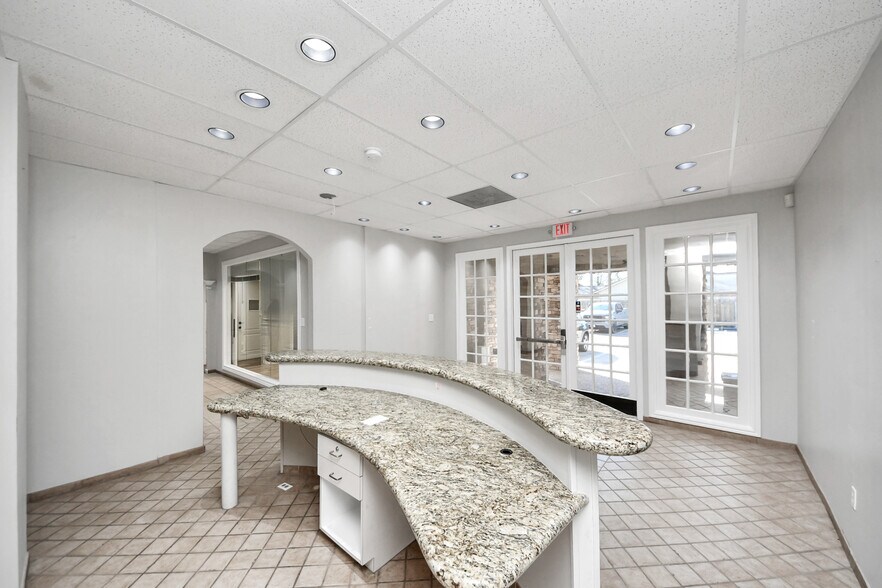 More Photos Of 926 N Wilcrest Dr, Houston Medical For Sale