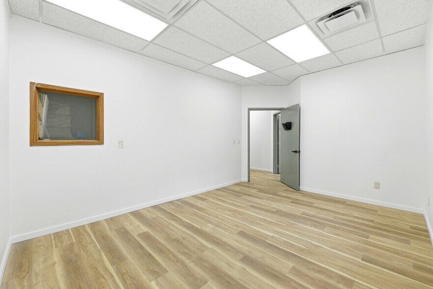 More Photos Of 8431 Baymeadows Way, Jacksonville Loft Creative Space For Lease