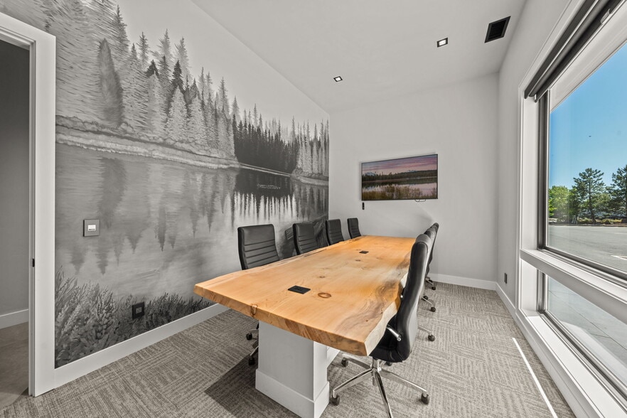 More Photos Of 565 SW Tamarack Ct, Redmond Warehouse For Lease