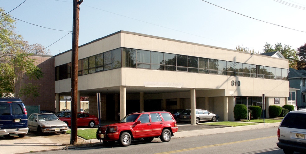 Primary Photo Of 810 Main St, Hackensack Office For Sale