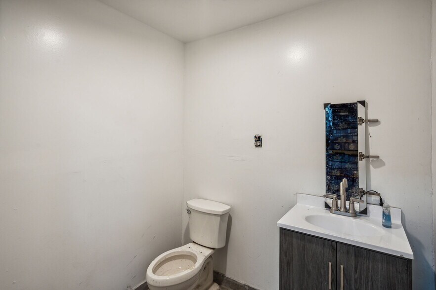 More Photos Of 2901 N 18th St, Philadelphia Warehouse For Sale