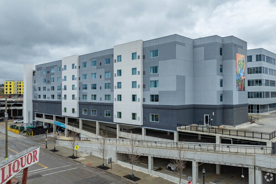 More Photos Of 200 W 3rd St, Newport Unknown For Lease