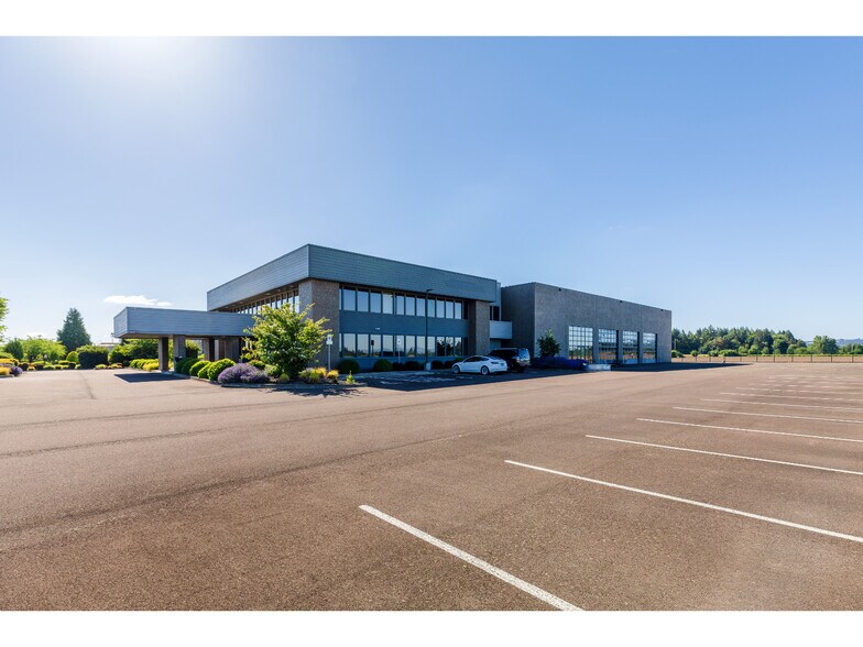 More Photos Of 3330 SE Three Mile Ln, McMinnville Light Manufacturing For Sale