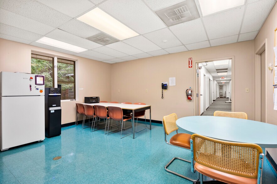 More Photos Of 2 Chelsea Pl, Clifton Park Medical For Sale