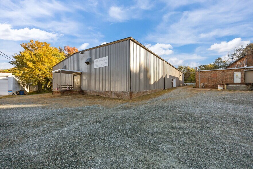 More Photos Of 913 Washington St, Graham Manufacturing For Sale