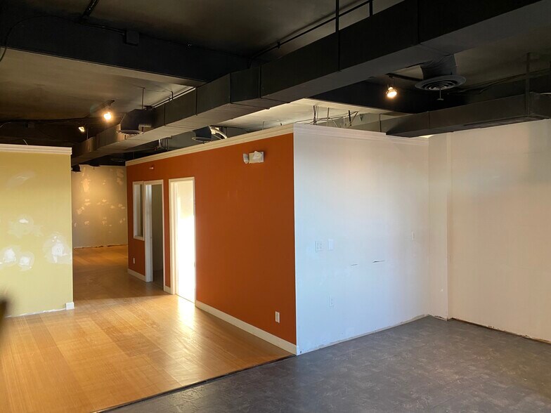 More Photos Of 111 Chinquapin Round Rd, Annapolis Flex For Lease