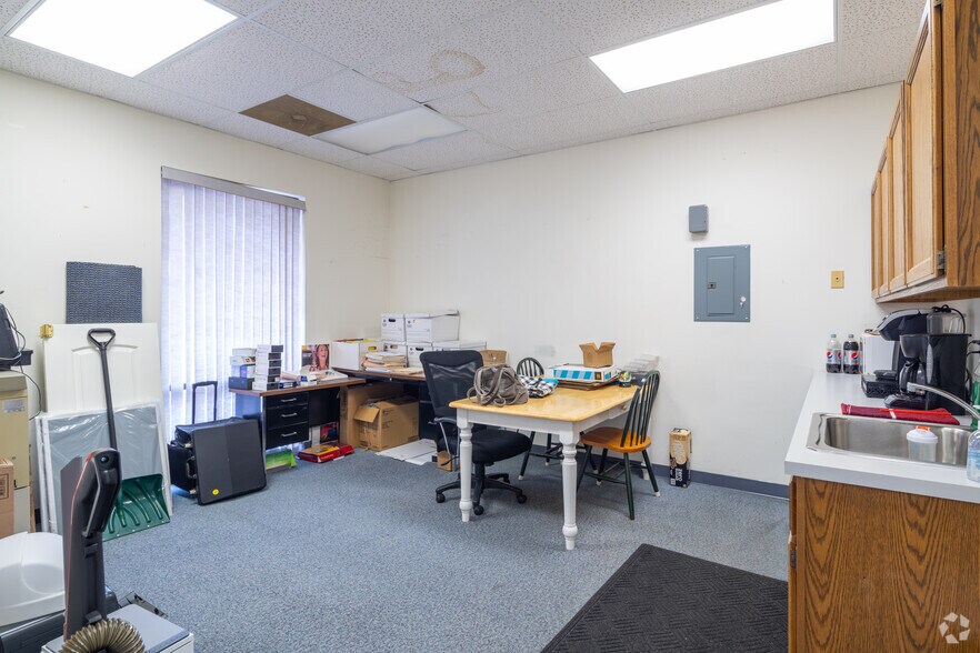 More Photos Of 2980 N Main St, Decatur Medical For Lease