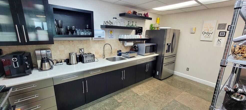More Photos Of 1111 Park Centre Blvd, Miami Gardens Office Residential For Lease