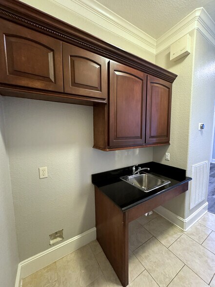 More Photos Of 11601 Spring Cypress Rd, Tomball Medical For Sale