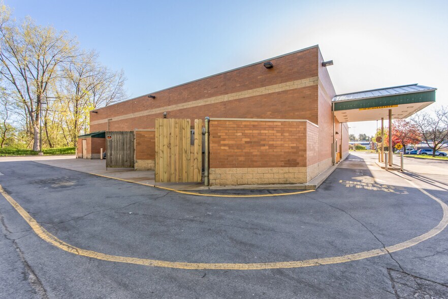 More Photos Of 173 Market St, Potsdam Drugstore For Lease