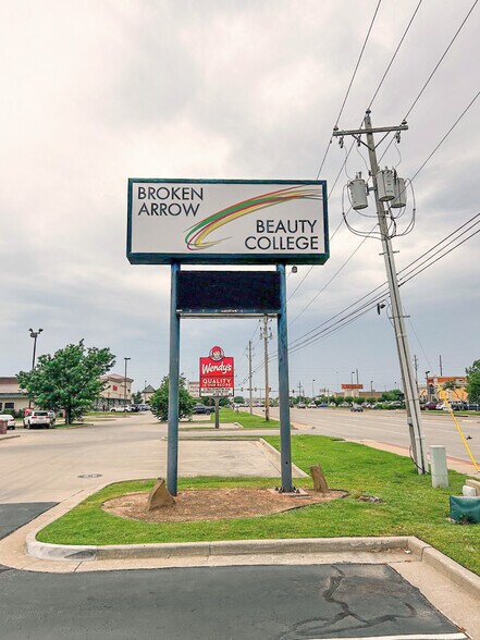 More Photos Of 11122 E 71st St, Tulsa Freestanding For Sale