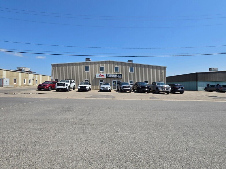 More Photos Of 435 Maxwell Cres, Regina Light Distribution For Sale
