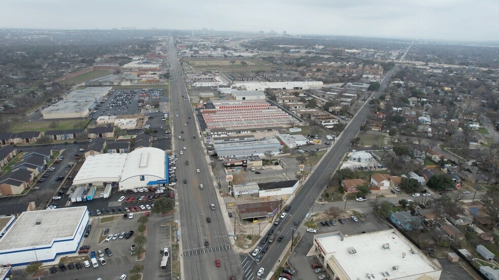 More Photos Of 3350 Fredericksburg Rd, San Antonio Auto Repair For Lease