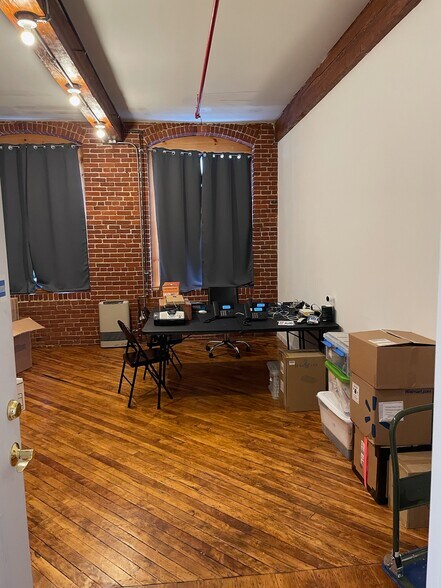 More Photos Of 51-55 Lake St, Nashua Light Manufacturing For Sale