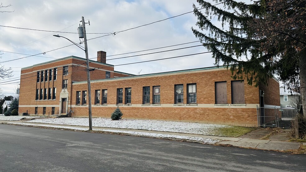 More Photos Of 1018 College Ave, Niagara Falls Schools For Sale