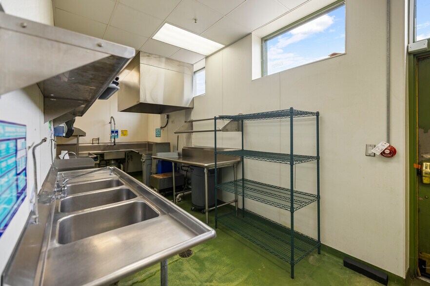 More Photos Of 2501 & 2519 Marshall St NE, Minneapolis Restaurant For Sale