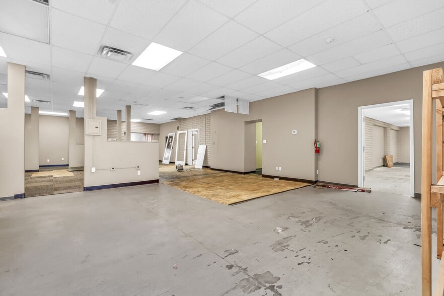 More Photos Of 78 W Ray Rd, Chandler Convenience Store For Lease